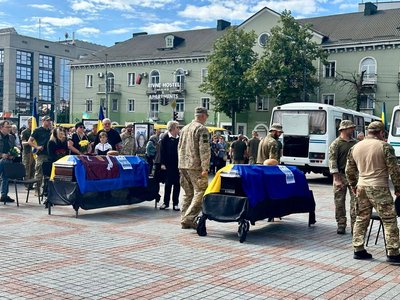 У Рівному попрощалися з Володимиром Россінським та Василем Пацелюком