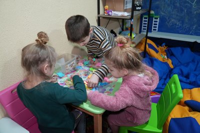 Дозвілля в укритті. У Херсоні в багатоповерхівці облаштували безпечний простір для дітей Дозвілля в укритті. У Херсоні в багатоповерхівці облаштували безпечний простір для дітей