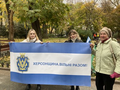 "Чекаємо на звільнення лівобережжя". У Одесі відбулась акція до другої річниці звільнення Херсона "Чекаємо на звільнення лівобережжя". У Одесі відбулась акція до другої річниці звільнення Херсона