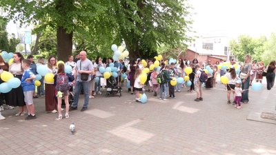 Батьки учнів початкових класів Рівненського ліцею "Колегіум" проти його реформування