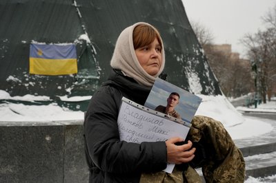 У День Збройних сил України у центрі Харкова полеглих військових вшанували хвилиною мовчання У День Збройних сил України у центрі Харкова полеглих військових вшанували хвилиною мовчання