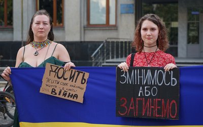 В Ужгороді втретє вийшли на акцію проти закону, який обмежує незалежність НАБУ і САП В Ужгороді втретє вийшли на акцію проти закону, який обмежує незалежність НАБУ і САП