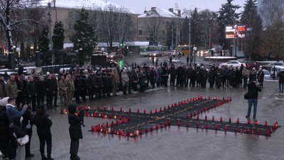 "Свіча пам'яті": як у Рівному проходила акція та що розповів історик про Голодомор "Свіча пам'яті": як у Рівному проходила акція та що розповів історик про Голодомор