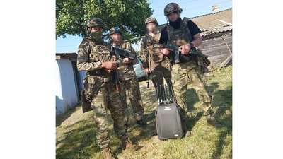 "Працюємо як одна сім'я": пілоти Кіровоградського підрозділу успішно протестували новий БпЛА "Працюємо як одна сім'я": пілоти Кіровоградського підрозділу успішно протестували новий БпЛА