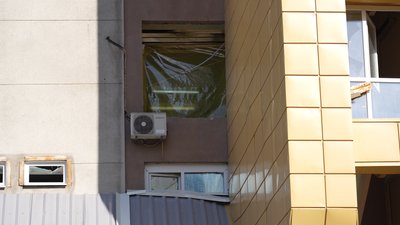 Внаслідок атаки військ РФ по медзакладу Дніпра поранений пацієнт та медик: що відомо Внаслідок атаки військ РФ по медзакладу Дніпра поранений пацієнт та медик: що відомо