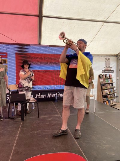 Пережив дві російські окупації. Історія головного диригента херсонського театру Артема Філенка Пережив дві російські окупації. Історія головного диригента херсонського театру Артема Філенка