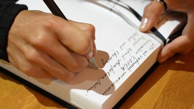 "Коли дитина постійно питає: "Мамо, де мій тато?": у Хмельницькому створили Книгу надії для родин зниклих безвісти "Коли дитина постійно питає: "Мамо, де мій тато?": у Хмельницькому створили Книгу надії для родин зниклих безвісти