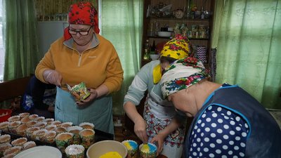 За бабусиним рецептом: на Кіровоградщині для військових спекли півтори сотні пасок За бабусиним рецептом: на Кіровоградщині для військових спекли півтори сотні пасок