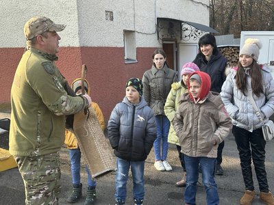 Вихованці релокованого з Марганця дитбудинку сімейного типу відвідали Кінологічний центр в Ужгороді