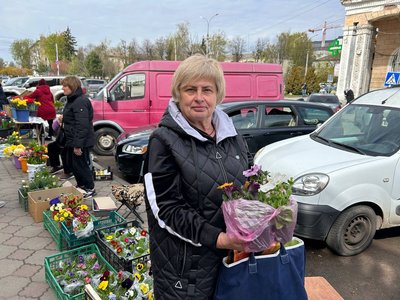 "Навесні я витрачаю пенсію на квіти" — житомирянка Світлана "Навесні я витрачаю пенсію на квіти" — житомирянка Світлана