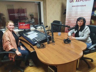 У Херсоні провели в останню путь волонтерку Римму Бараненко, яка загинула через атаку дрона РФ У Херсоні провели в останню путь волонтерку Римму Бараненко, яка загинула через атаку дрона РФ