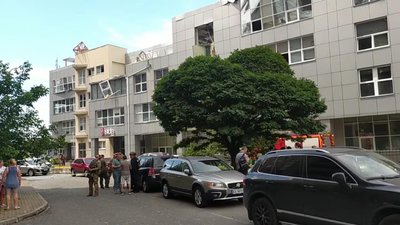 Пошкоджена будівля медзакладу, є загиблі: РФ завдала повторного удару по Києву Пошкоджена будівля медзакладу, є загиблі: РФ завдала повторного удару по Києву