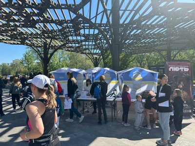 Підтримка ветеранів і виховання молоді: у Києві провели благодійний забіг із перешкодами Підтримка ветеранів і виховання молоді: у Києві провели благодійний забіг із перешкодами