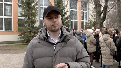 Батьки першої міської гімназії в Черкасах вимагають припинити перевірки у школі Батьки першої міської гімназії в Черкасах вимагають припинити перевірки у школі