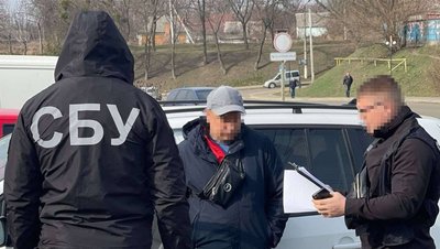 На Черкащині СБУ затримала чотирьох людей, яких підозрюють в сприянні ухилення від призову На Черкащині СБУ затримала чотирьох людей, яких підозрюють в сприянні ухилення від призову