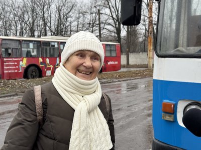 "Це відчуття свободи". Історія водійки з Сум, яка 43 роки кермувала тролейбусом "Це відчуття свободи". Історія водійки з Сум, яка 43 роки кермувала тролейбусом