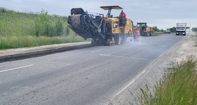 На Хмельниччині ремонтують важливу для логістики автодорогу На Хмельниччині ремонтують важливу для логістики автодорогу
