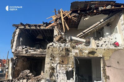 Пошкодження будинків і відділення "Нової пошти": фото наслідків російської атаки Пошкодження будинків і відділення "Нової пошти": фото наслідків російської атаки