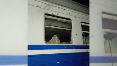 Війська РФ обстрілом пошкодили залізничний вокзал в Слов'янську Війська РФ обстрілом пошкодили залізничний вокзал в Слов'янську