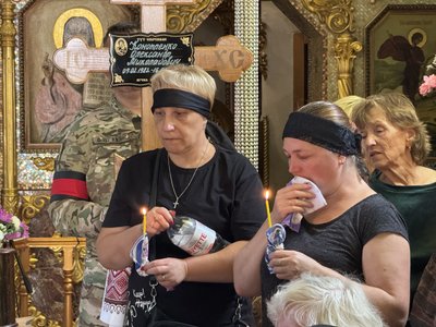 "Він гордість для села". У Сумах поховали військовослужбовця Олександра Конопленка "Він гордість для села". У Сумах поховали військовослужбовця Олександра Конопленка