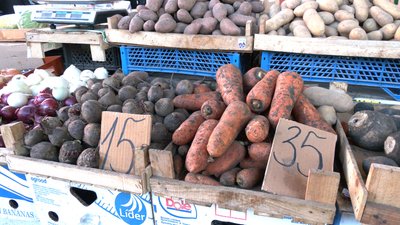 «Буде ще подорожчання»: скільки коштують продукти до новорічного столу на "Привозі" в Одесі