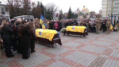 З бійцями Віталієм Балюком та Валерієм Кравчуком попрощалися у Рівному З бійцями Віталієм Балюком та Валерієм Кравчуком попрощалися у Рівному