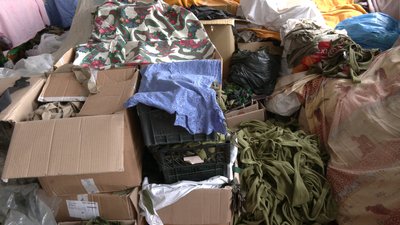 У Рівному люди з вадами слуху плетуть сітки для ЗСУ У Рівному люди з вадами слуху плетуть сітки для ЗСУ
