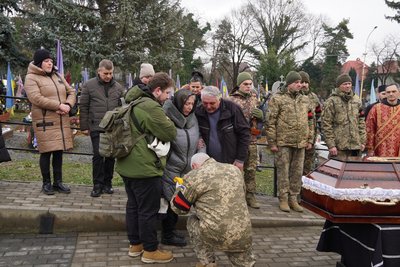 В Ужгороді попрощалися із захисником Олексієм Бриньком В Ужгороді попрощалися із захисником Олексієм Бриньком