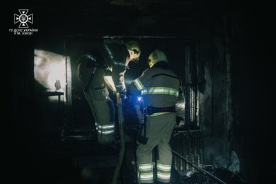 У Києві спалахнула пожежа у багатоповерхівці: загинула жінка У Києві спалахнула пожежа у багатоповерхівці: загинула жінка