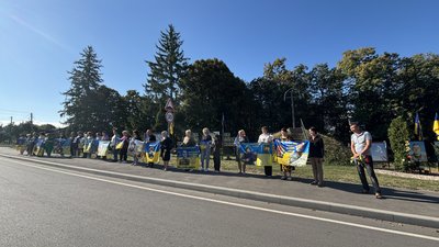 «Ми будемо чекати»: у громаді на Вінниччині провели акцію на підтримку родин військових «Ми будемо чекати»: у громаді на Вінниччині провели акцію на підтримку родин військових