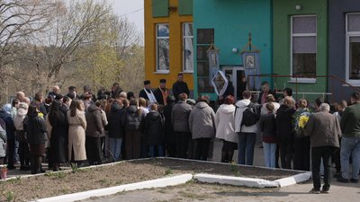 На Тернопільщині відкрили меморіальну дошку загиблому захиснику Володимиру Начичку На Тернопільщині відкрили меморіальну дошку загиблому захиснику Володимиру Начичку