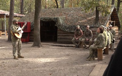 Прийшов з гітарою в ТЦК: історія прикордонника на позивний "Маестро" Прийшов з гітарою в ТЦК: історія прикордонника на позивний "Маестро"