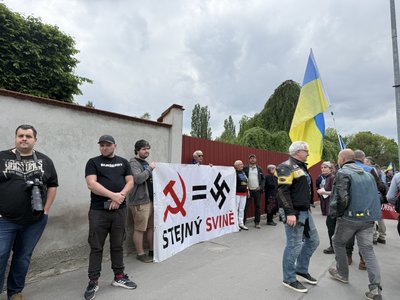 У Празі протестували проти акції проросійського байкерського угруповання "Нічні вовки" У Празі протестували проти акції проросійського байкерського угруповання "Нічні вовки"