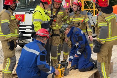 Працювали усю ніч: у Києво-Печерській лаврі тривають аварійно-відновлювальні роботи Працювали усю ніч: у Києво-Печерській лаврі тривають аварійно-відновлювальні роботи