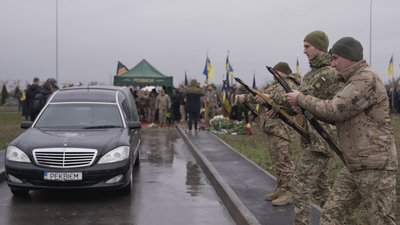 "Жодна мама не народжувала свою дитину для війни": у Вінниці попрощались з оборонцем Сергієм Жуком