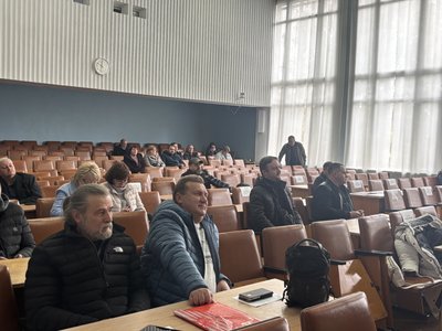 Службове житло та надбавки: у Бердичеві ухвалили програму підтримки лікарів Службове житло та надбавки: у Бердичеві ухвалили програму підтримки лікарів