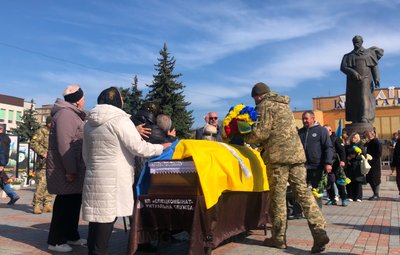 Із матросом Володимиром Ваником, який загинув на Донеччині, попрощались у Рівному Із матросом Володимиром Ваником, який загинув на Донеччині, попрощались у Рівному