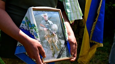 У Коропській громаді на Чернігівщині попрощалися з бійцем Володимиром Шелегом У Коропській громаді на Чернігівщині попрощалися з бійцем Володимиром Шелегом