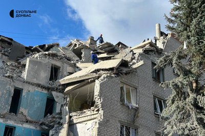 Російські війська завдали удару по центру Слов'янська: влучили у будівлю гуртожитку Російські війська завдали удару по центру Слов'янська: влучили у будівлю гуртожитку