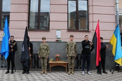У Полтаві відкрили інформаційну табличку з QR-кодом Герою України Юліану Матвійчуку У Полтаві відкрили інформаційну табличку з QR-кодом Герою України Юліану Матвійчуку