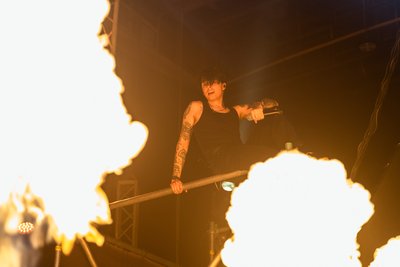 Лідер гурту "Хейтспіч" Дмитро Однороженко під час благодійного концерту у Києві 7 грудня 2024 року Лідер гурту "Хейтспіч" Дмитро Однороженко під час благодійного концерту у Києві 7 грудня 2024 року