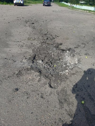 РФ з артилерії завдала удару по Петрівці Золочівської громади. Поранені двоє людей РФ з артилерії завдала удару по Петрівці Золочівської громади. Поранені двоє людей