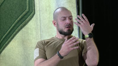 Актор Євген Авдєєнко грає моновиставу "Ненароджені для війни" Актор Євген Авдєєнко грає моновиставу "Ненароджені для війни"