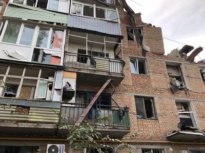 Масований обстріл: вночі російські війська поцілили у п’ятиповерхівку в Миколаєві Масований обстріл: вночі російські війська поцілили у п’ятиповерхівку в Миколаєві