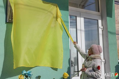 На Одещині відкрили меморіальну дошку на честь загиблого морпіха На Одещині відкрили меморіальну дошку на честь загиблого морпіха