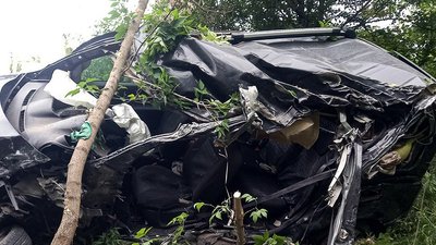 Пошкоджена автівка в ДТП Пошкоджена автівка в ДТП