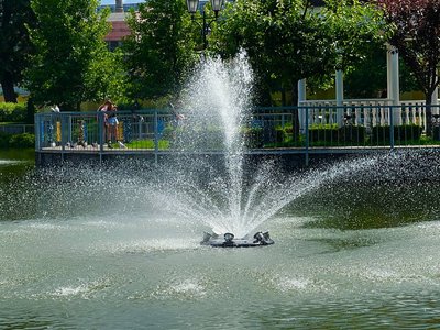 Плаваючі фонтани на озері у Кременчуці: скільки коштували та як допомагатимуть водоймі Плаваючі фонтани на озері у Кременчуці: скільки коштували та як допомагатимуть водоймі
