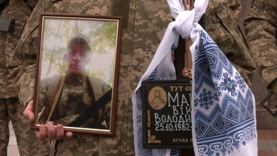 З військовими Андрієм Пономаренком, Віктором Полунцем та Віктором Мандзюком попрощалися у Рівному З військовими Андрієм Пономаренком, Віктором Полунцем та Віктором Мандзюком попрощалися у Рівному