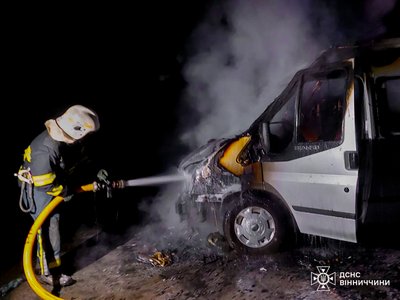 На Вінниччині горіли мікроавтобус та магазин На Вінниччині горіли мікроавтобус та магазин