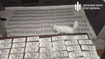 Податківця з Житомирщини судитимуть за підозрою у вимаганні хабарів у власника мережі АЗС Податківця з Житомирщини судитимуть за підозрою у вимаганні хабарів у власника мережі АЗС